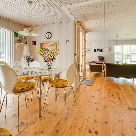Two-bedroom Holiday In * Hals