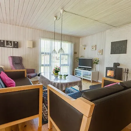 Two-bedroom Holiday In * Hals