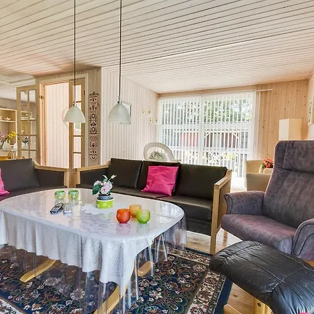 Two-bedroom Holiday In * Hals